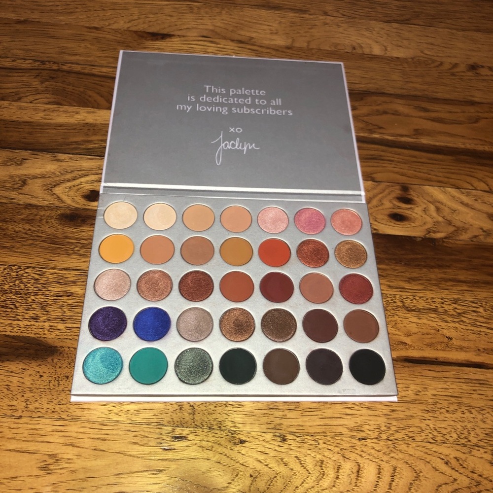 Jaclyn hill eyeshadow palette